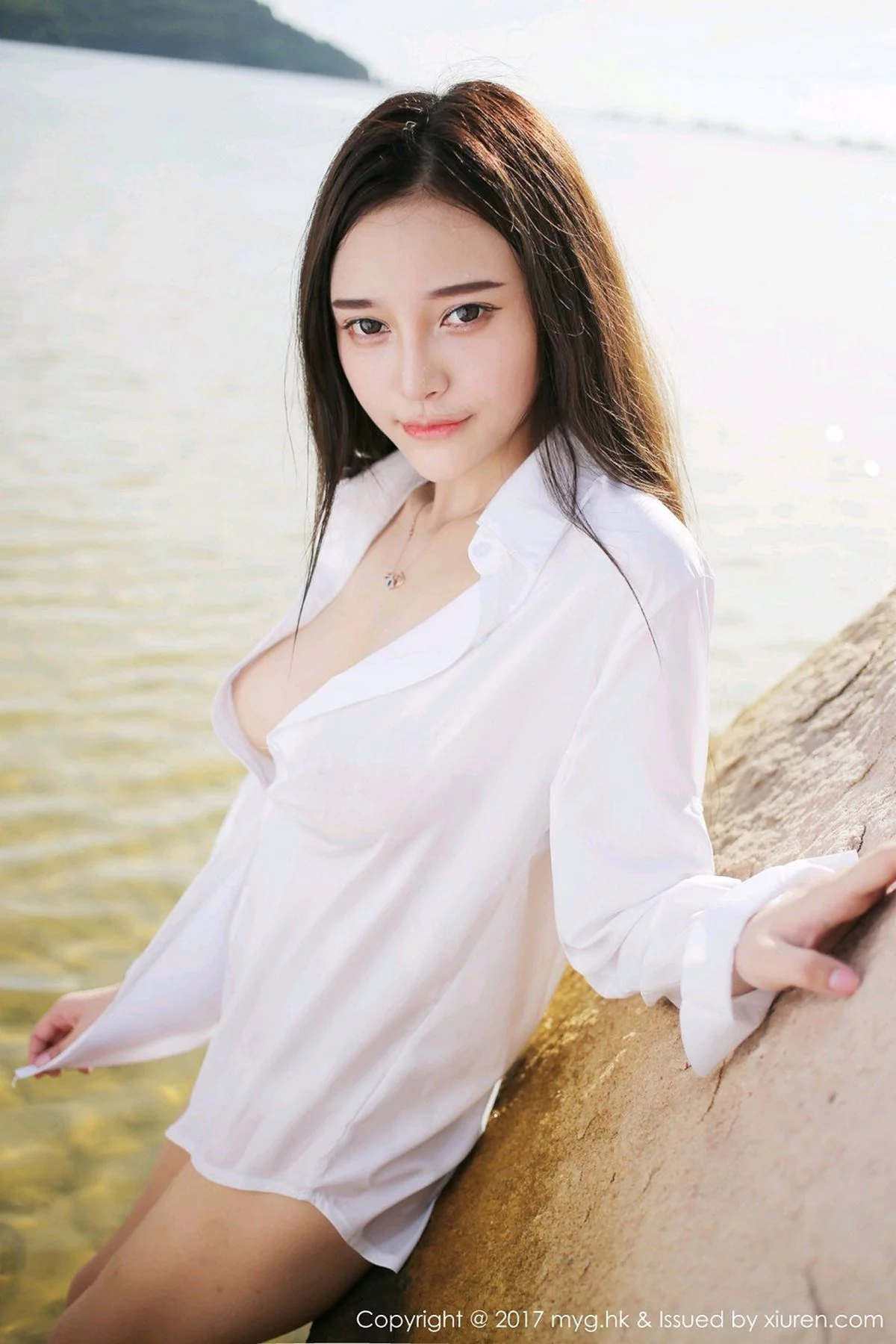 Xrmnw.Com[MyGirl美媛馆]Vol.259_女神唐琪儿il心愿旅拍海边真空白衬衫秀豪乳诱惑写真60P