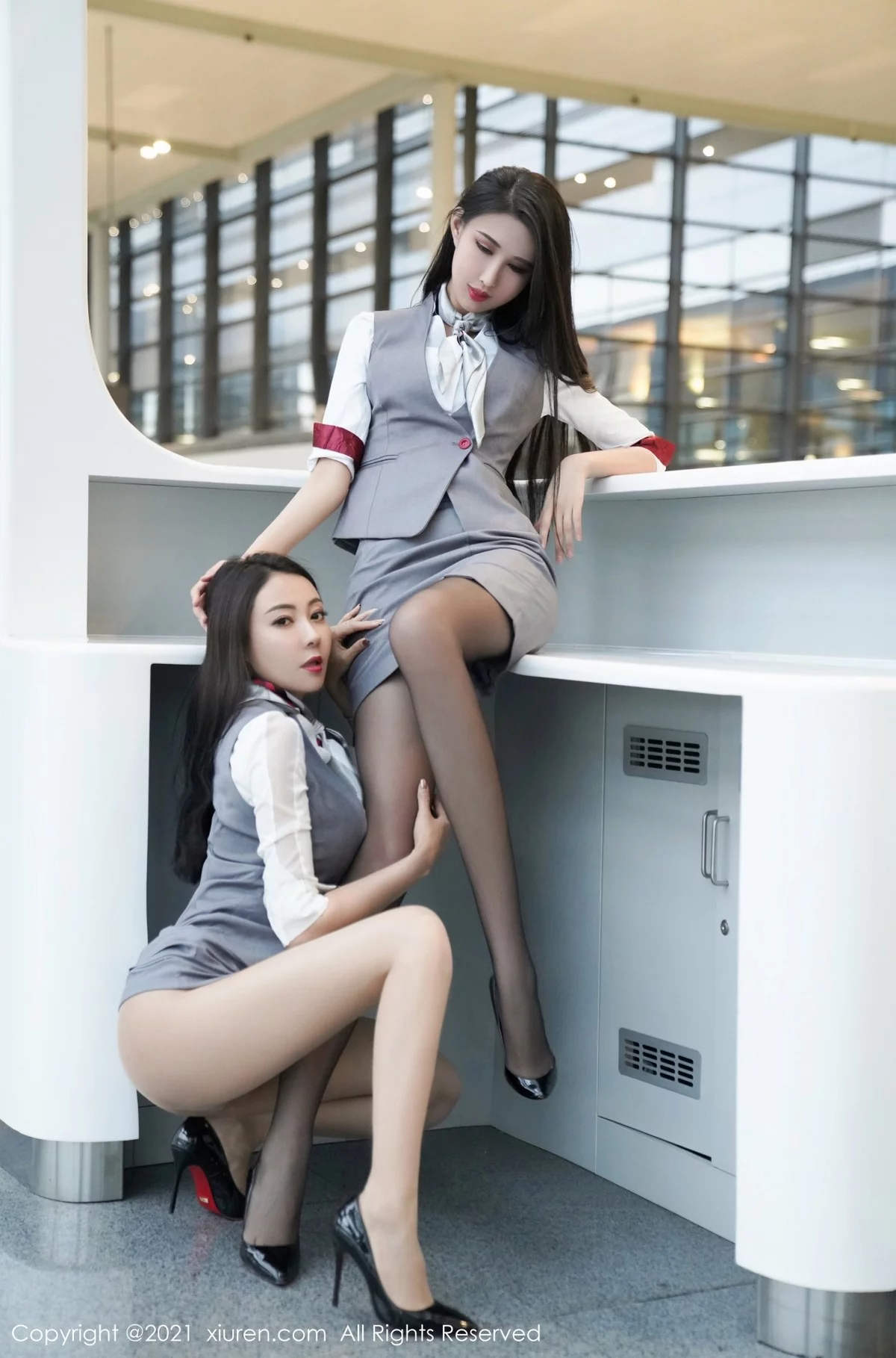 Xrmnw.Com[XiuRen秀人网]No.3173_模特果儿Victoria＆葛征私房空姐制服主题性感姐妹花撩人诱惑写真48P