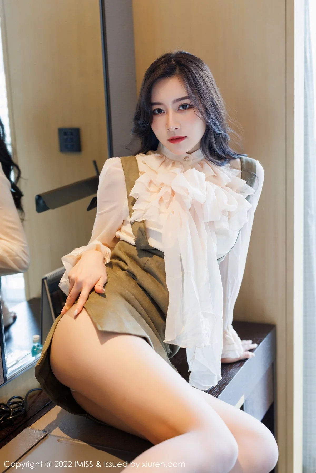 Xrmnw.Com[IMISS爱蜜社]Vol.664_气质美女Vanessa脱典雅白色服饰露蕾丝内衣原色丝袜诱惑写真71P