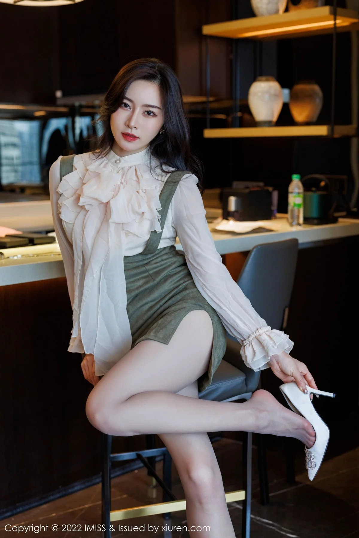 Xrmnw.Com[IMISS爱蜜社]Vol.664_气质美女Vanessa脱典雅白色服饰露蕾丝内衣原色丝袜诱惑写真71P