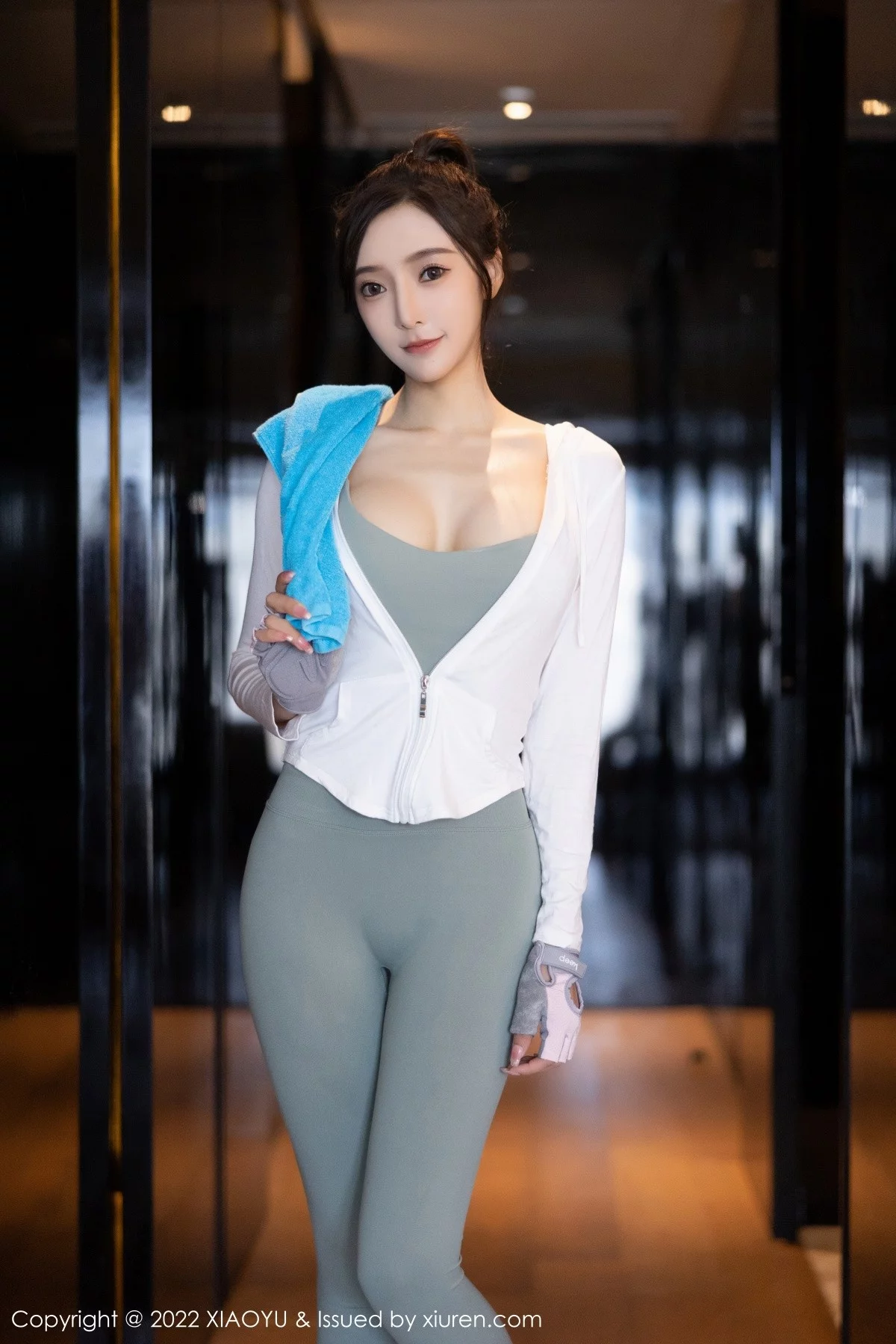 Xrmnw.Com[XiaoYu画语界]Vol.857_女神王馨瑶yanni健身所场绿灰色运动服半脱秀完美身材诱惑写真85P